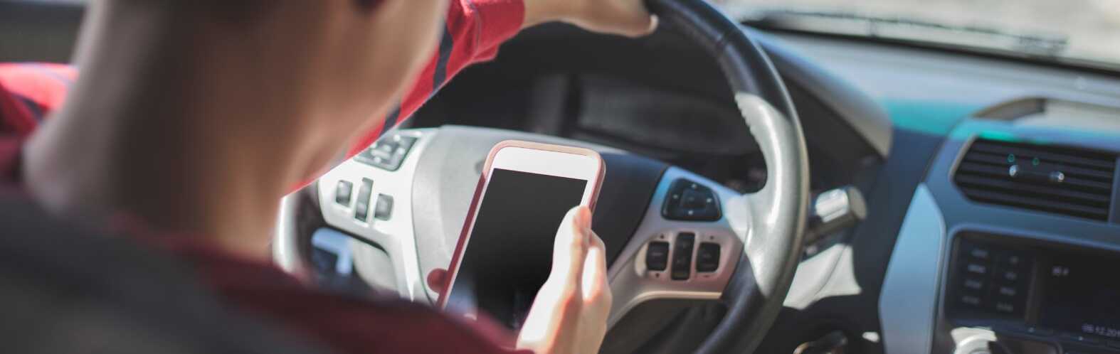 avoiding distracted driving tips
